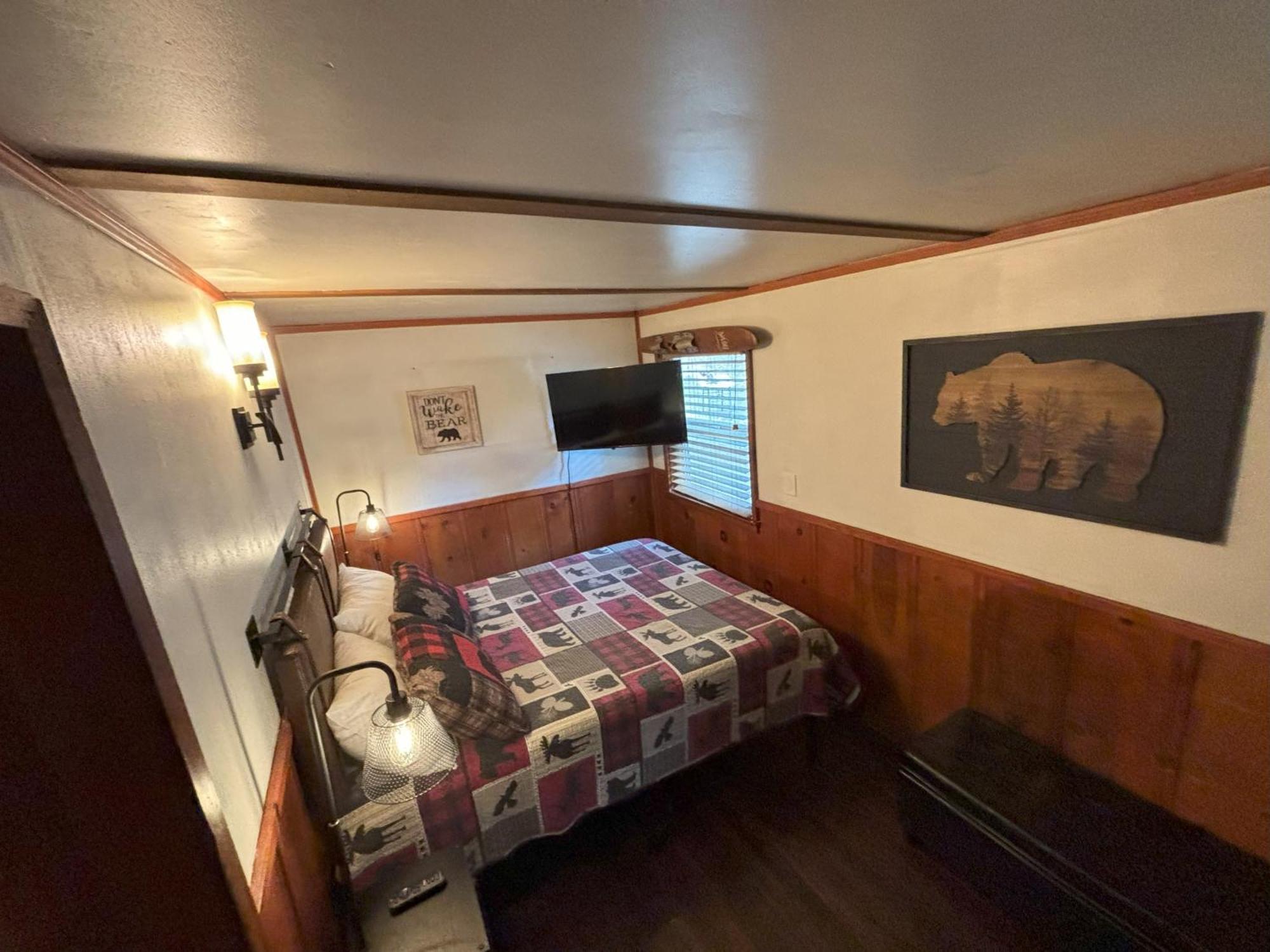 Snow Bunny Lodge - Perfect Big Bear Getaway! Deck With A New Hot Tub And Charcoal Barbecue! 大熊湖 外观 照片