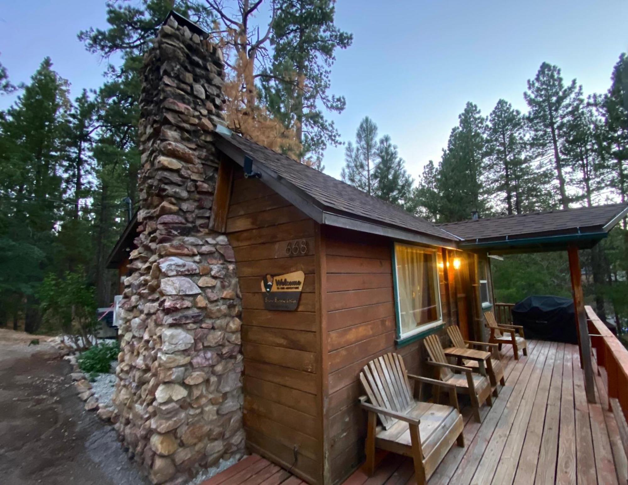 Snow Bunny Lodge - Perfect Big Bear Getaway! Deck With A New Hot Tub And Charcoal Barbecue! 大熊湖 外观 照片