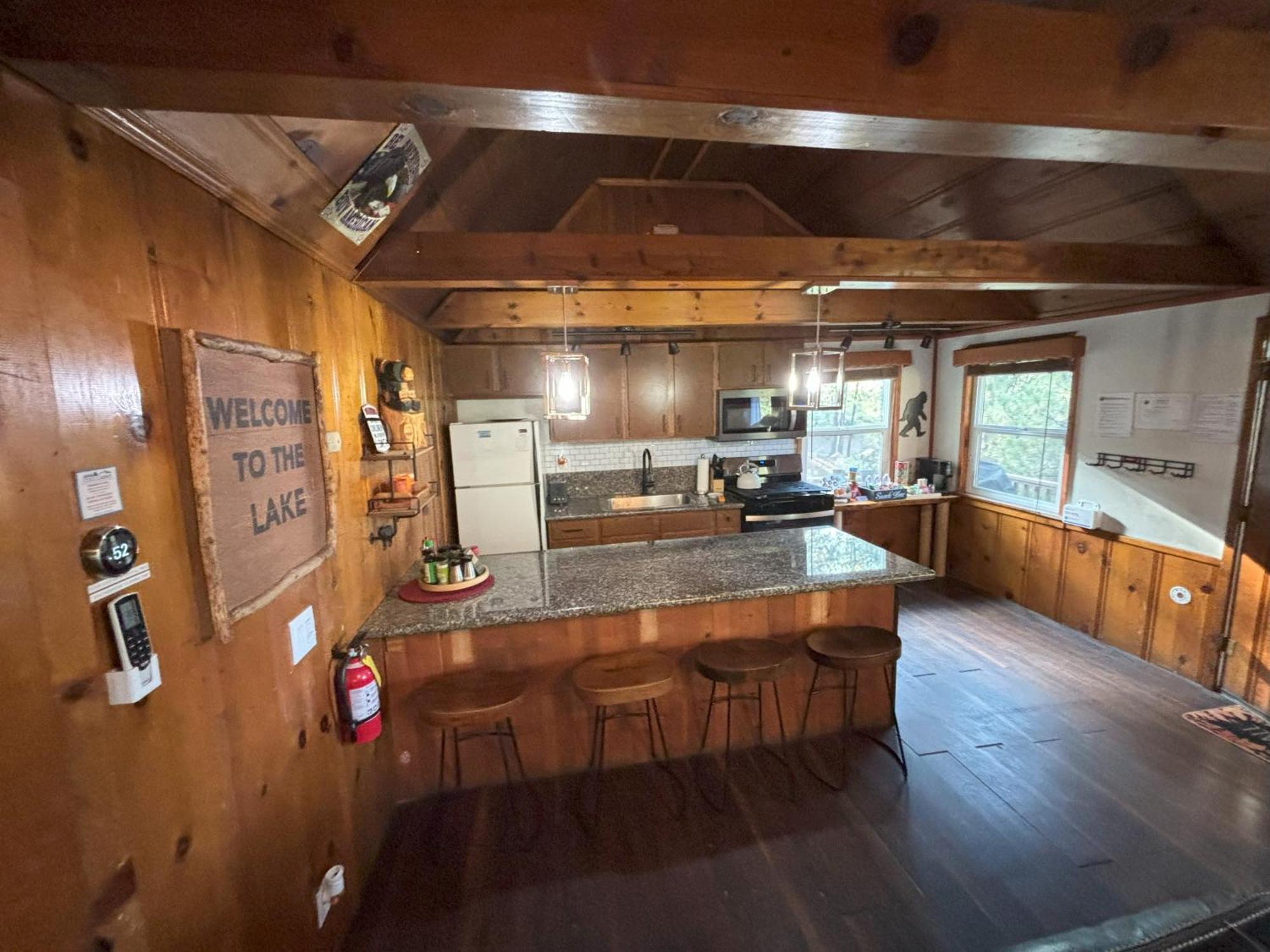 Snow Bunny Lodge - Perfect Big Bear Getaway! Deck With A New Hot Tub And Charcoal Barbecue! 大熊湖 外观 照片