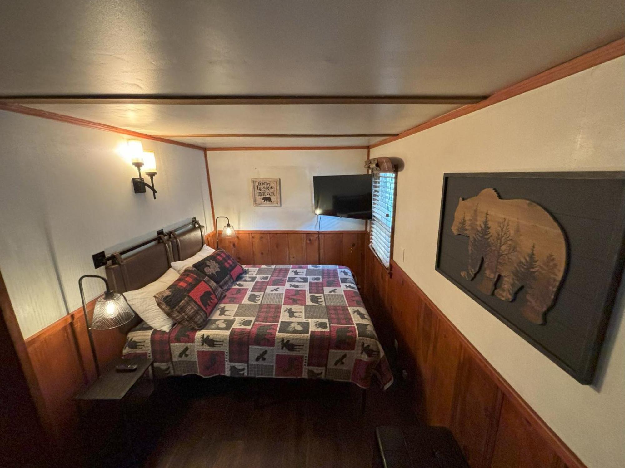 Snow Bunny Lodge - Perfect Big Bear Getaway! Deck With A New Hot Tub And Charcoal Barbecue! 大熊湖 外观 照片