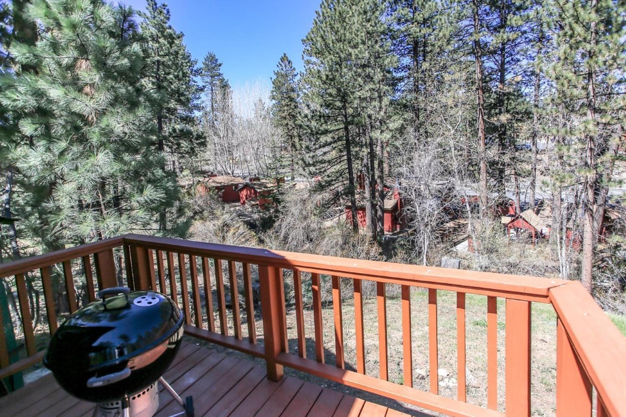 Snow Bunny Lodge - Perfect Big Bear Getaway! Deck With A New Hot Tub And Charcoal Barbecue! 大熊湖 外观 照片